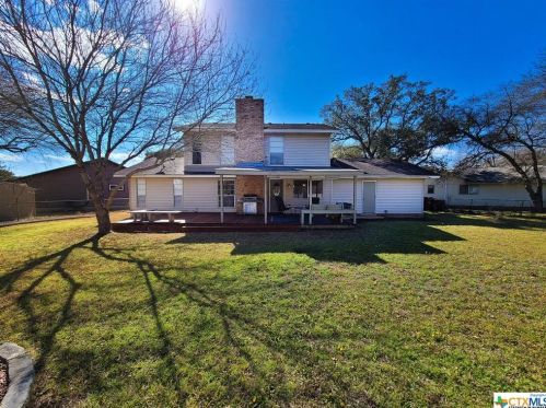 310 Kenwood Cir, Seguin, TX 78155-4013