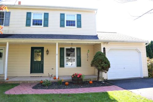 101 Briar Wood Dr, Richlandtown, PA 18955-1034