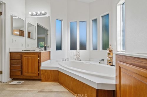 20077 Summit View Ct, Santa Clarita CA  91351-5709 exterior