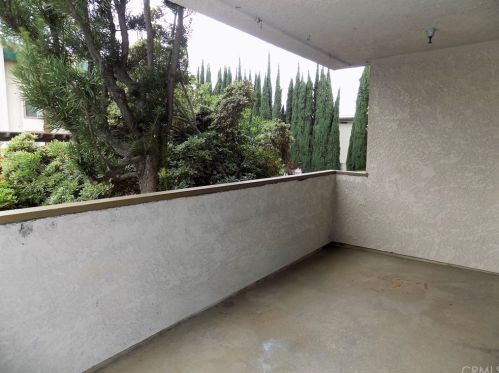 12141 Centralia St, Lakewood CA  90715-1591 exterior