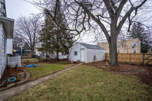 2926 77 St, Milwaukee WI 53222-5015 exterior