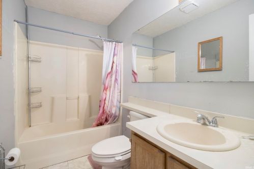 625 Lovechio Dr, Mishawaka IN  46544-5637 exterior