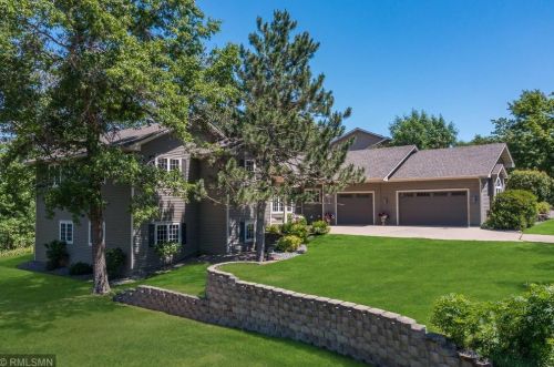 208 Ridge Dr, Brainerd, MN 56401-4558