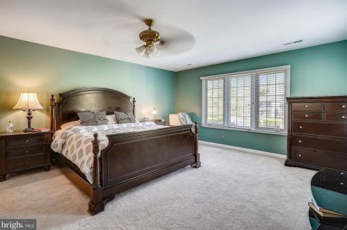 9111 Meadowcreek Ln, Lorton VA  22079-3238 exterior