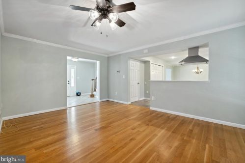 11831 Parliament Dr, Woodbridge VA  22192-1006 exterior