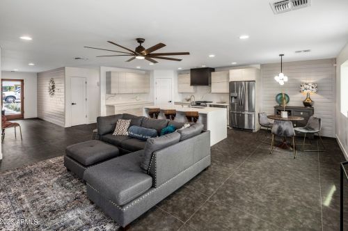 3828 33rd Pl, Phoenix, AZ 85018-5006