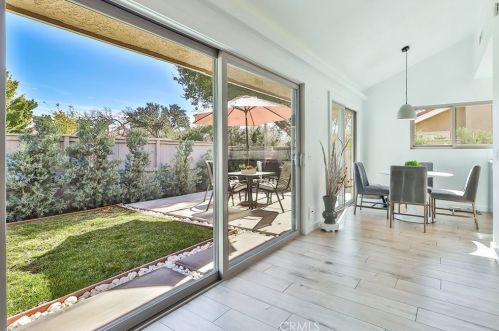210 Estrellita Ln, Calabasas CA  91377-3717 exterior