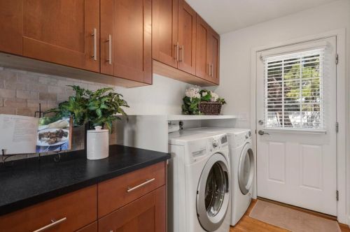 300 Sobrato Dr, Campbell CA  95008-3919 exterior