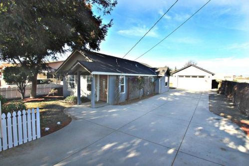 930 Buena Vista Rd, Hollister, CA 95023-3307