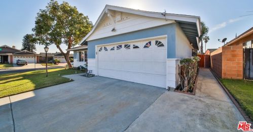 16953 Roa Dr, Long Beach, CA 90746-1154