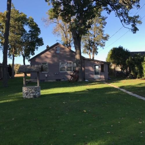 37444 Indian Mound Rd, Oconomowoc, WI 53066-4714