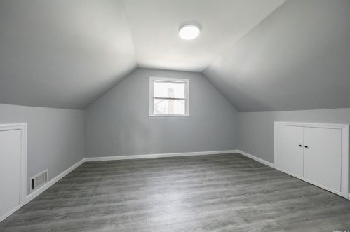 9 Roxbury Rd, Westbury NY  11590-1653 exterior