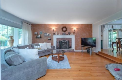 410 Old Post Rd, Marlborough NY  12542-6232 exterior