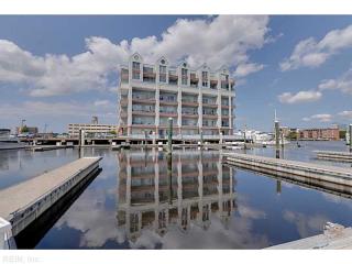 40 Rader St, Norfolk, VA 23510-1034