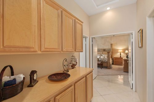 122 Kavenish Dr, Rancho Mirage CA  92270-3244 exterior