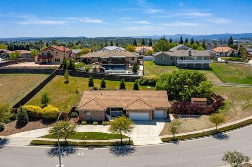 676 Red Cloud Rd, Lake Nacimiento, CA 93446-2947