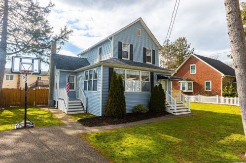 155 37th St, North Lindenhurst, NY 11757-2604