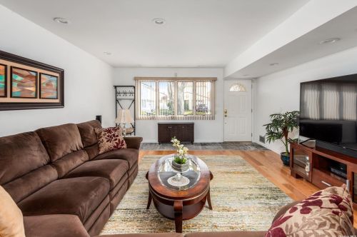 16022 85th St, Jamaica, NY 11414-3027