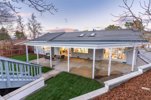 985 Riesling Dr, Pleasanton CA  94566-7219 exterior