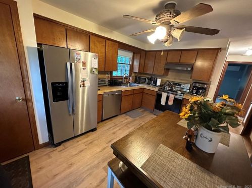 90 Wellman Rd, Manchester CT  06040-5542 exterior