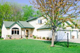 790 Meadowood Dr, Saint Paul, MN 55125-1175