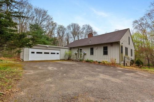 21 Deerfield Rd, Scotts Corners, NY 10576-1413
