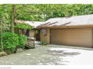 12193 Windcliff Rd, Cleveland, OH 44136-3555