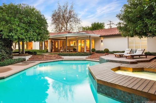 5242 Amestoy Ave, Van Nuys CA 91406-2112 exterior