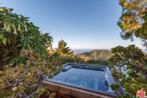 2440 Minard Rd, Topanga CA  90290-3402 exterior