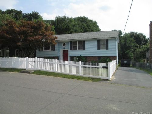 34 Wadsworth St, Waterbury, CT 06706-2145