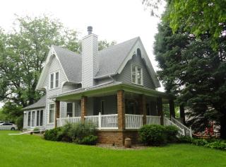 309 Gill St, Monticello, IA 52310-1438