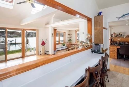 331 Un St, Yarmouth MA 02664-4564 exterior