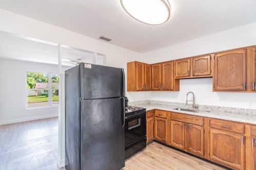 5046 15th Ave, Saint Petersburg, FL 33707-4320
