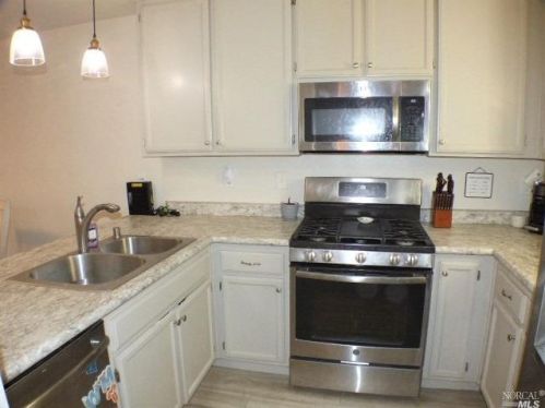 913 Kingwood St, Santa Rosa CA  95401-6509 exterior