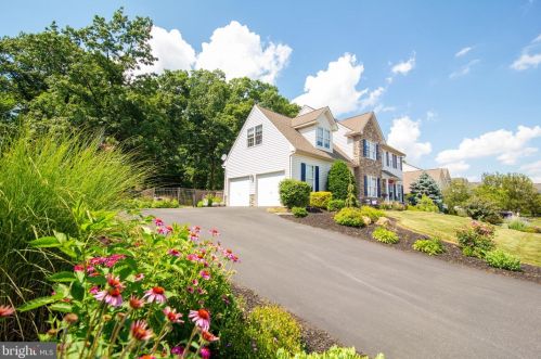 5191 Cassidy Dr, Schnecksville, PA 18078-2656