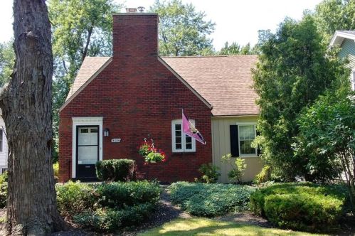 4694 Harlem Rd, Buffalo, NY 14226-3815