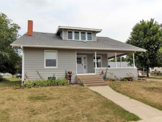 511 Broadway Ave, Keota, IA 52248-9403