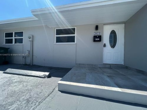 2024 103rd Ct, Miami, FL 33165-7320