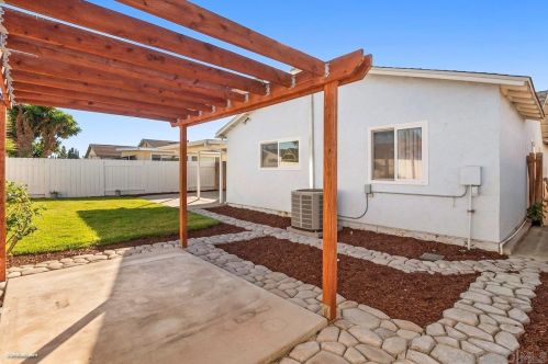 10859 Greenford Dr, San Diego CA  92126-2706 exterior