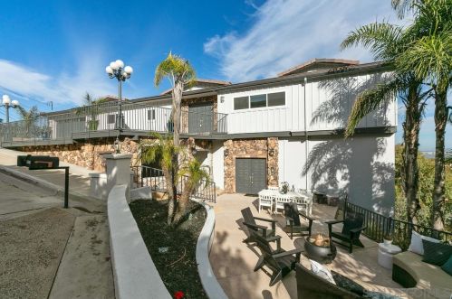 2125 Locust St, San Diego CA  92106-1622 exterior