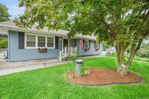 412 Mcgrath Blvd, Fishkill, NY 12524-2832