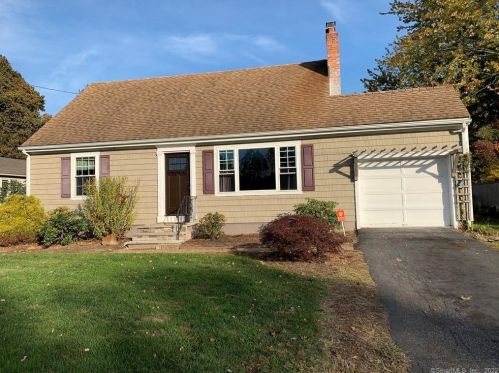 34 Lynmoor St, Milford, CT 06460-7022
