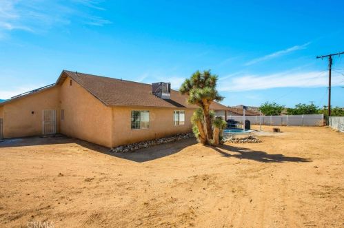 7645 Victoria Ave, Yucca Valley CA  92284-6152 exterior