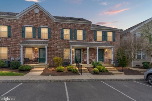 5036 Rebecca Fell Dr, Gardenville, PA