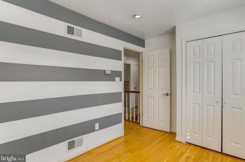 6808 Houndmaster Rd, Springfield VA  22152-2715 exterior