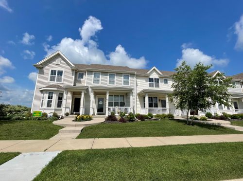 614 Hunter Oaks Blvd, Watertown WI  53094-7730 exterior