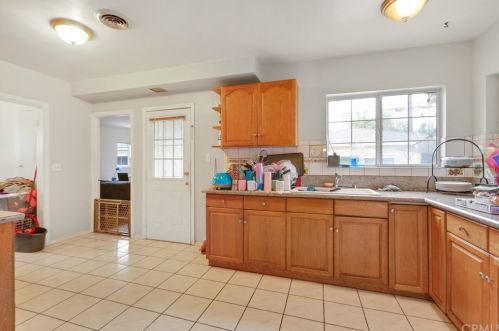 2766 Chestnut Ave, Long Beach CA  90806-2508 exterior