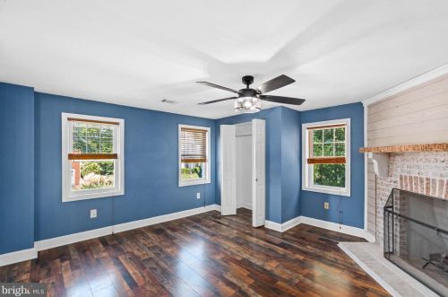 1096 Kings Hwy, Pilesgrove NJ  08098-2811 exterior