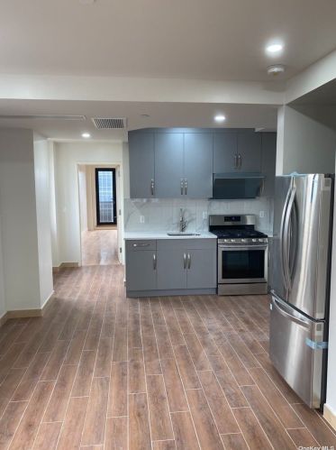42-22 Crescent St, Long Island City, NY