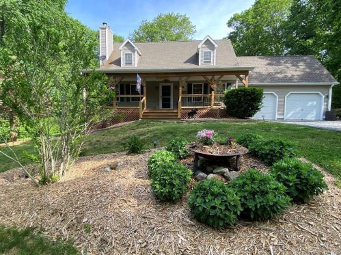 4 Rachel Ln, Norwich, CT 06384-2212